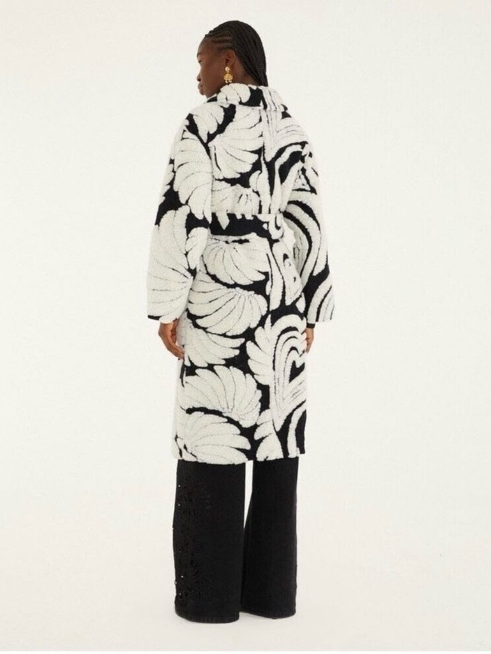 FARM Rio Black & White Abstract Sherpa Robe - Picture 2 of 7